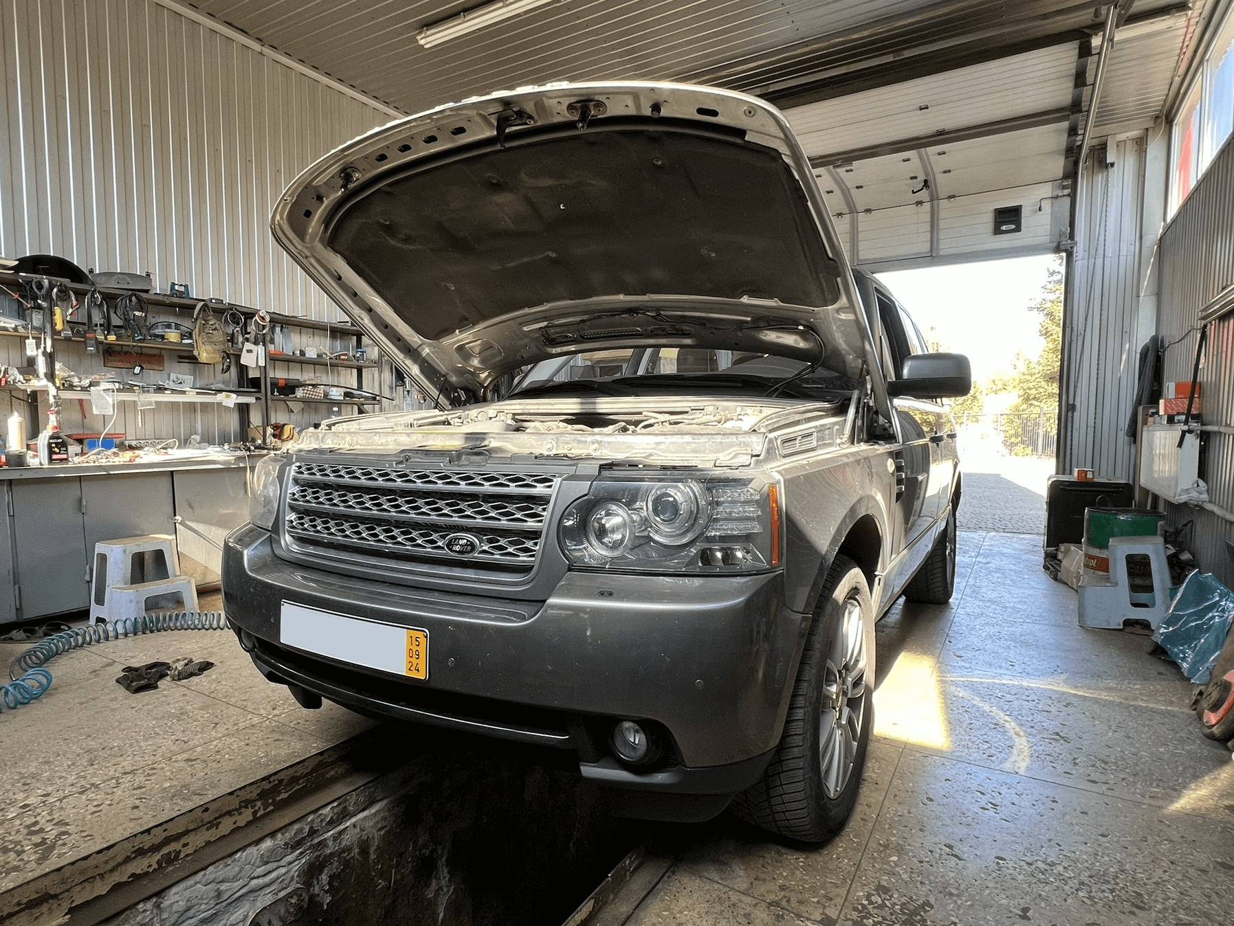 Диагностика дымогенератором Range Rover. Діагностика Димогенератором Range Rover