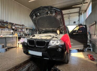 Замена тормозной жидкости BMW X3. Заміна гальмівної рідини BMW X3