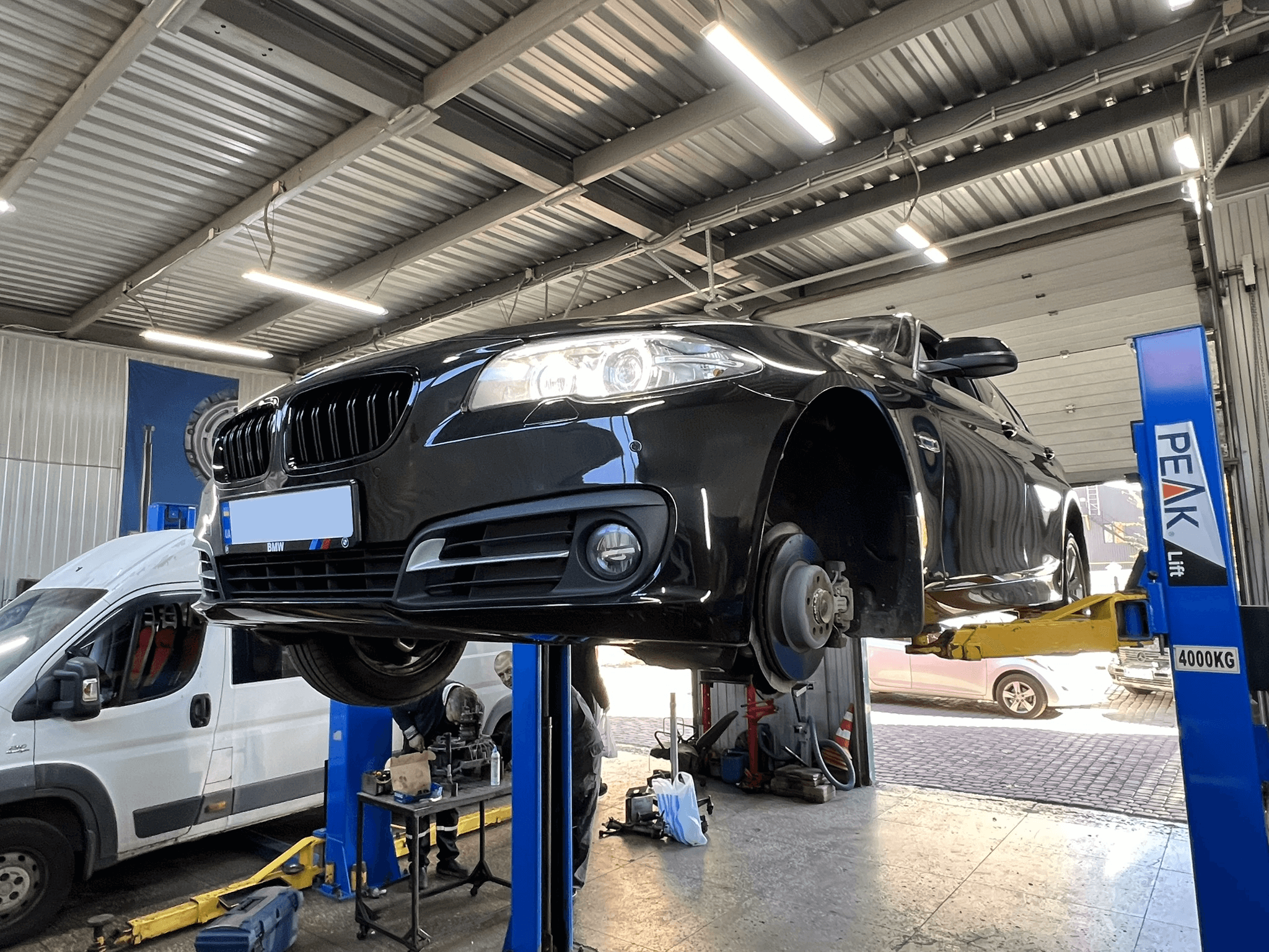 Замена сайлентблоков рычага BMW 528 X-Drive. Заміна сайлентблоків важеля BMW 528 X-Drive.