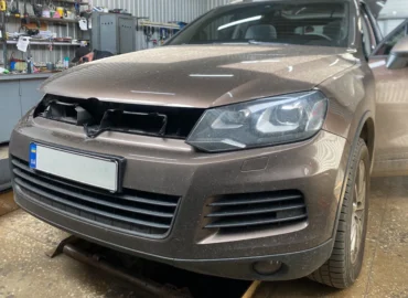 Чистка дренажной системы и профилактика панорамной крыши Volkswagen Touareg. Чистка дренажної системи і профілактика панорамного даху Volkswagen Touareg.