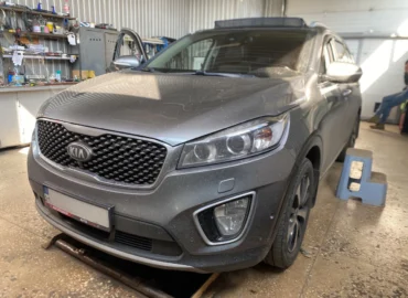 Чистка и обслуживание панорамной крыши KIA Sorento в Харкьове