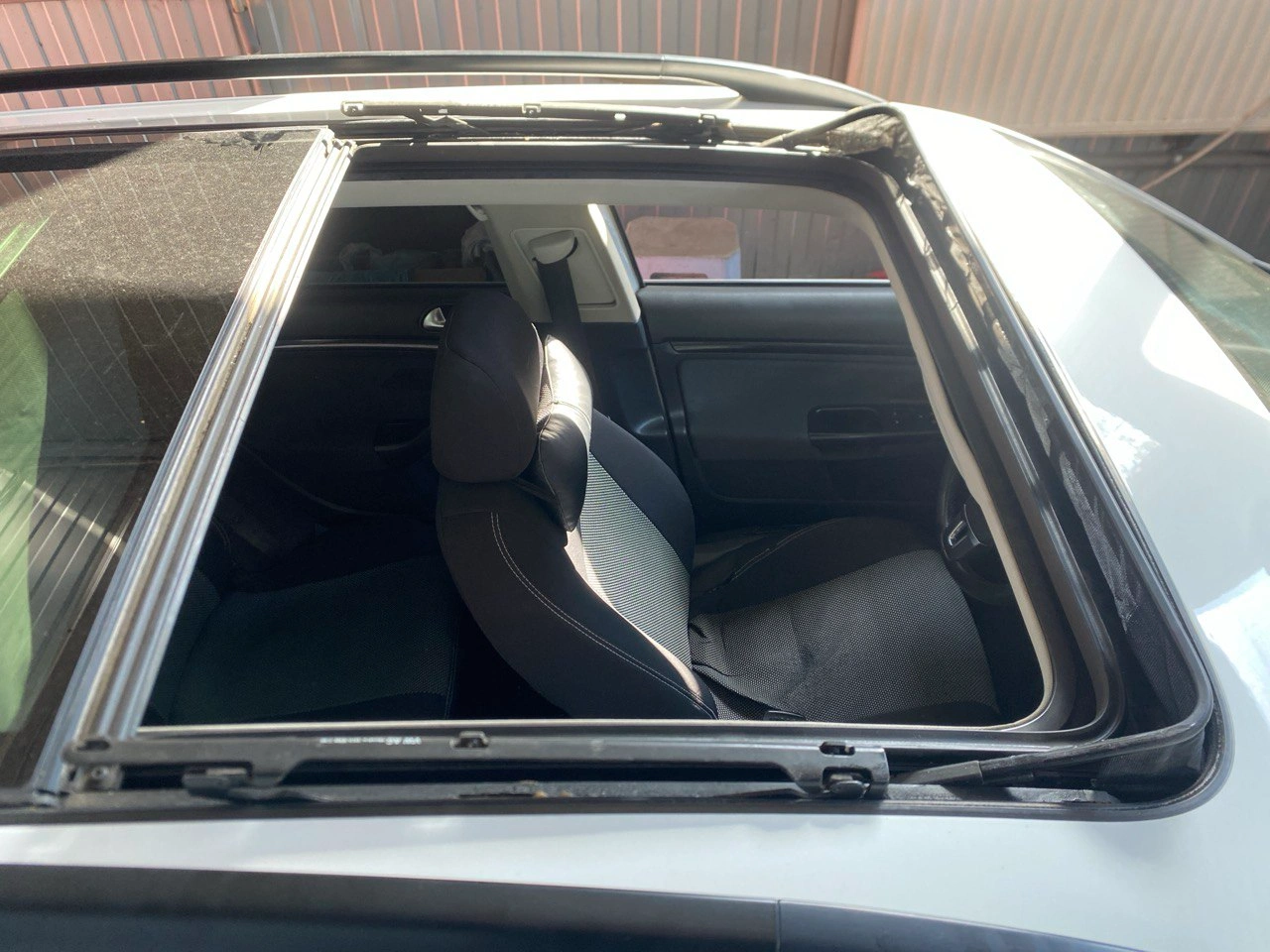 photo 2025 08 28 11 33 32 2 - Вода в салоне Volkswagen Golf Variant - Устуги СТО obsluzhivaniye-panoram, obsluzhivaniye-avtomobilei