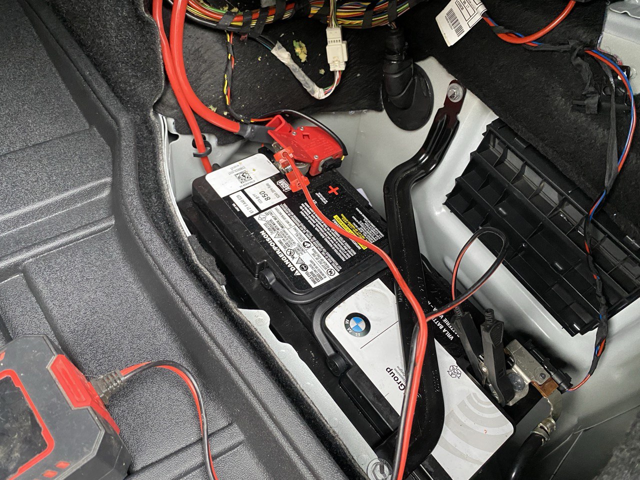 photo 2025 12 25 12 10 05 - С чем связан низкий заряд аккумулятора на BMW 320i? - Устуги СТО novosti, obsluzhivaniye-avtomobilei