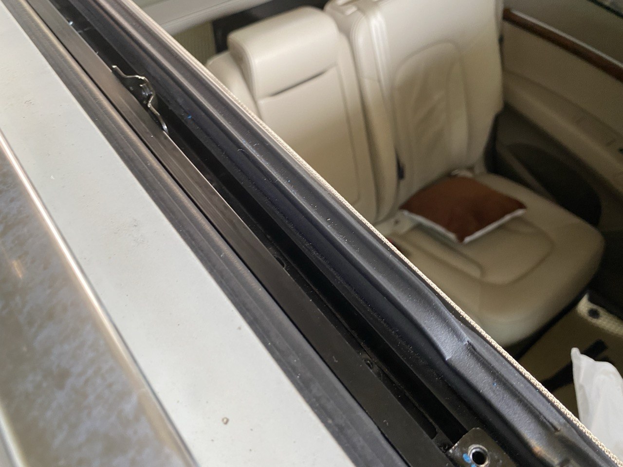 photo 2026 06 01 11 37 34 - Профилактика панорамной крыши на Audi Q7 - Устуги СТО novosti, obsluzhivaniye-avtomobilei