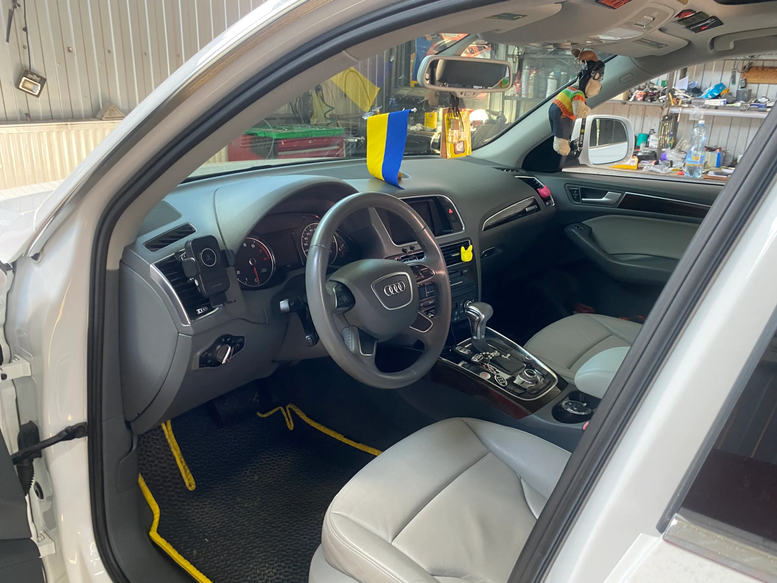 IMG 3428 преобразовано из JPG scaled - Заміна панорамного даху Audi Q5 - Устуги СТО novosti, obsluhovuvannya-avtomobilei